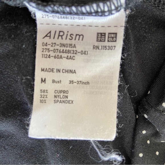UNIQLO AIRism BLACK/WHITE POLKA DOT SHORT SLEEVED TSHIRT/TOP, SIZE MEDIUM - Picture 8 of 8